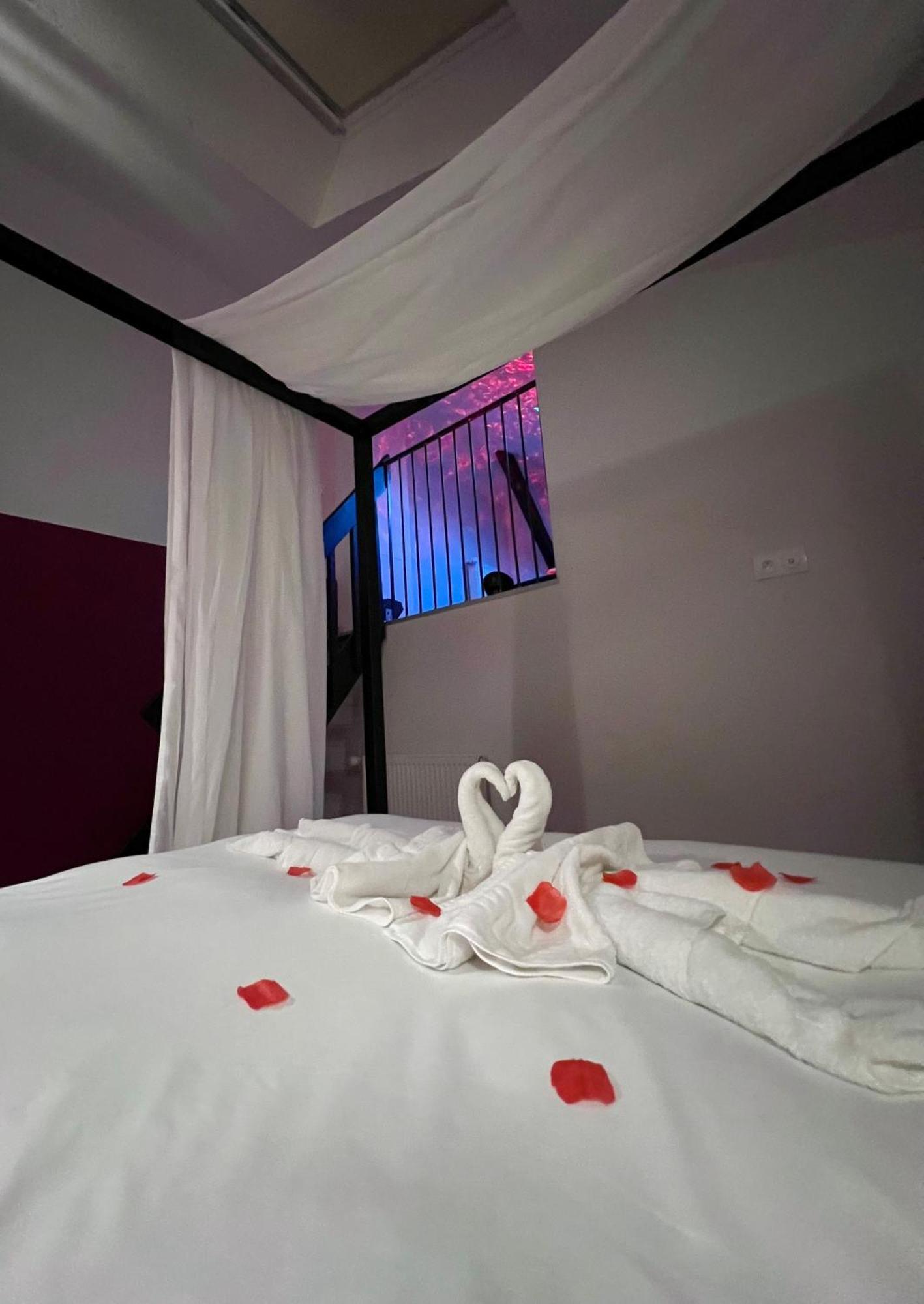 50 Nuances D'Amour - Jacuzzi / Massage / Cinema Моарон Екстериор снимка